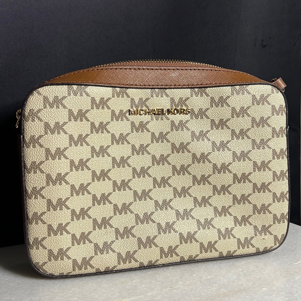 Michael Kors Crossbody purse/bag